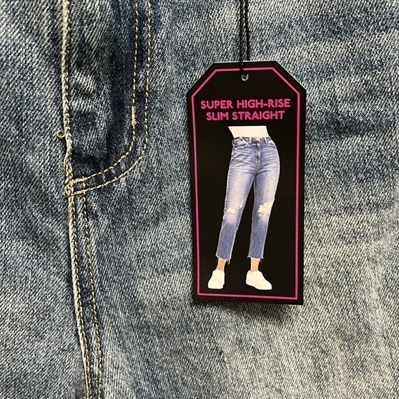 𝅺NO Boundaries- super high rise slim straight cropped jeans - Picture 3 of 5